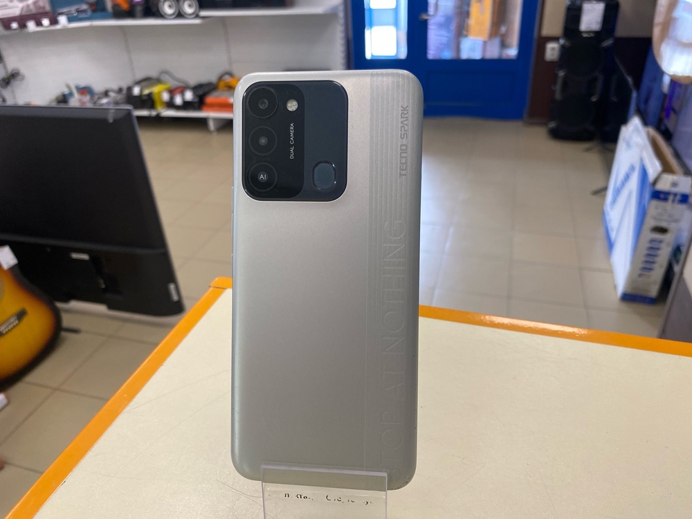 Смартфон Tecno Spark 8C 4/64