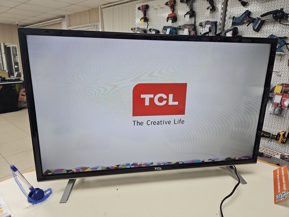 LED Телевизор TCL L32D2700S