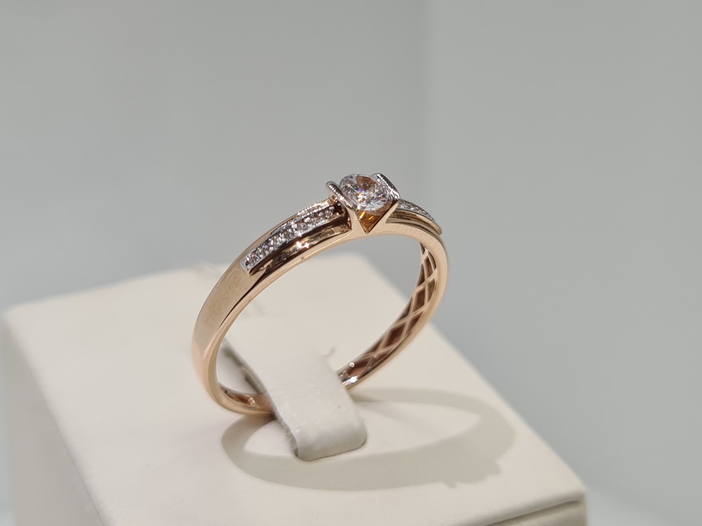 01-6543 КОЛЬЦО С КАМНЯМИ (Au 585)