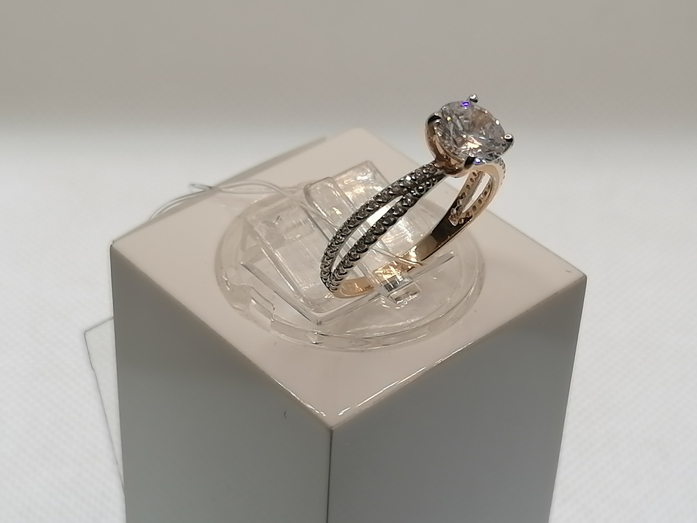 КОЛЬЦО С КАМНЯМИ (Au 585)