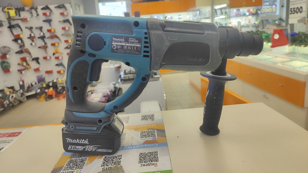 Перфоратор Makita DHR202;