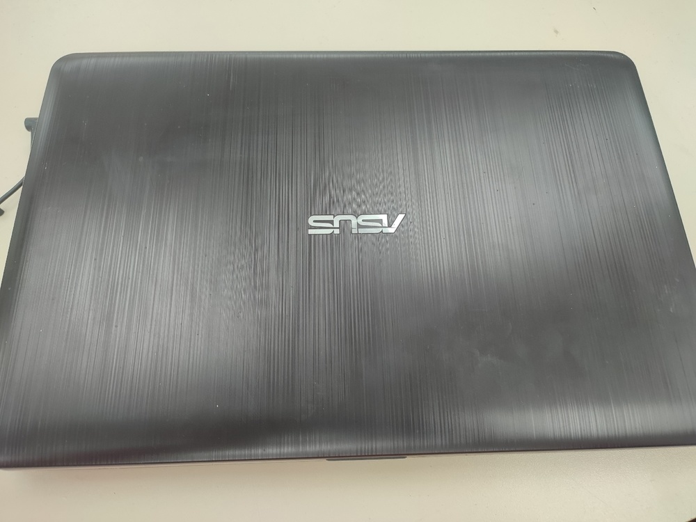 Ноутбук ASUS; Celeron N3060, HD Graphics, 4 Гб, 240 Гб, Нет