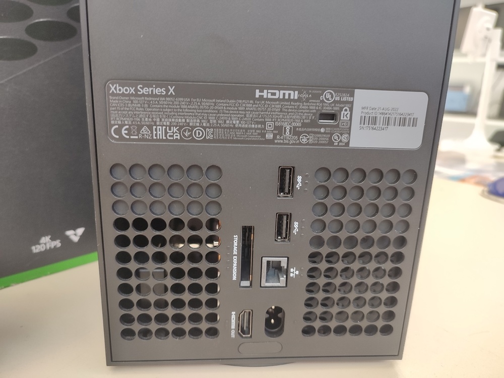 Игровая приставка Xbox Series X 1Tb