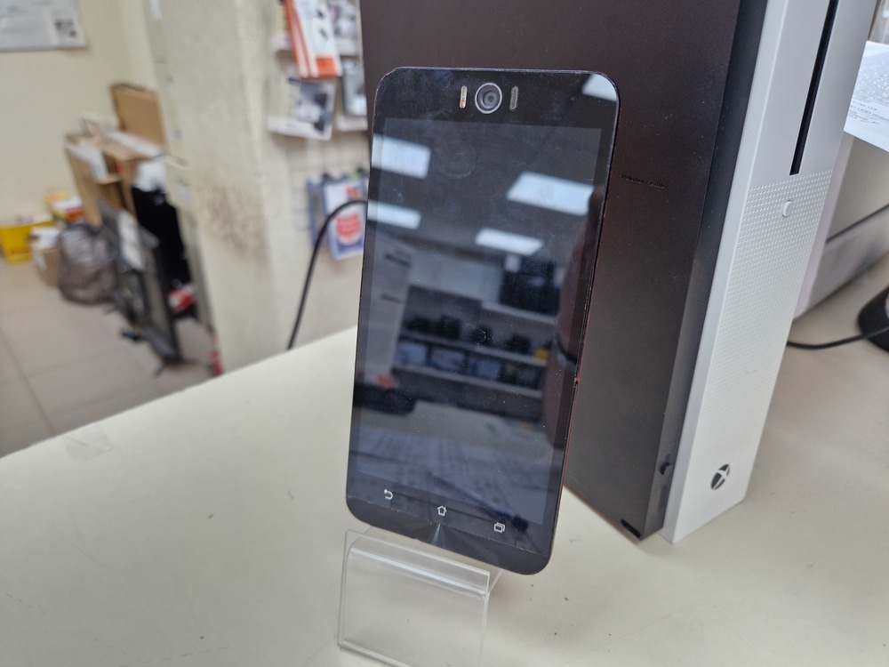 Смартфон Asus ZD551KL