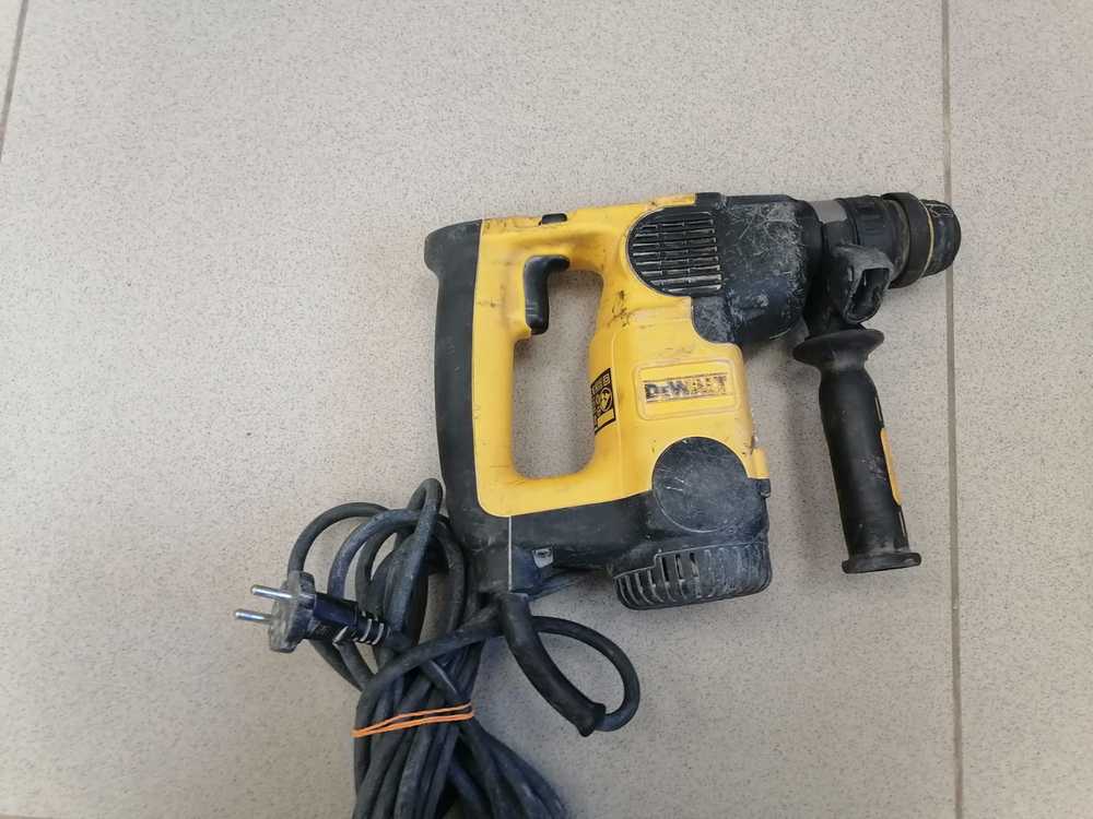 Перфоратор Dewalt D25330