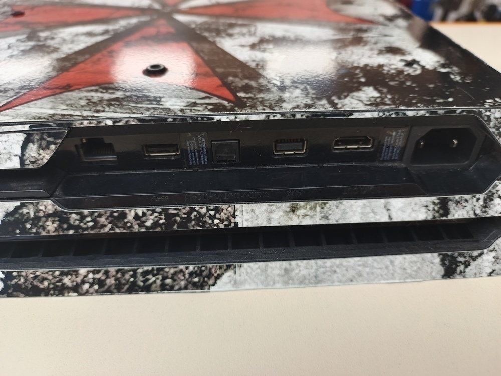Игровая приставка PlayStation 4 Pro 1Tb