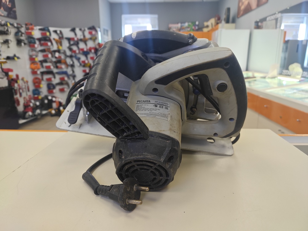 Дисковая пила Ресанта ДП-210/2000