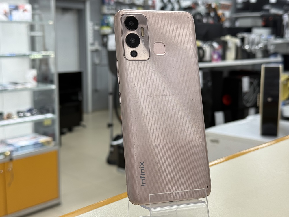 Смартфон Infinix HOT 12 PLAY 4/64