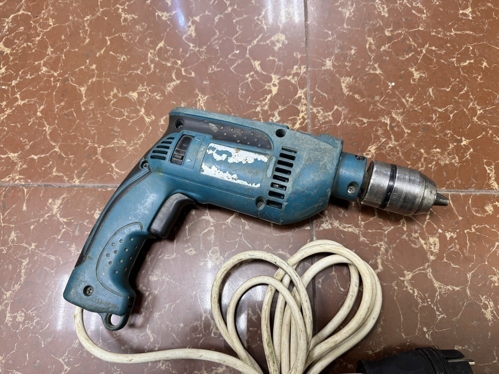 Дрель-безударная Makita 