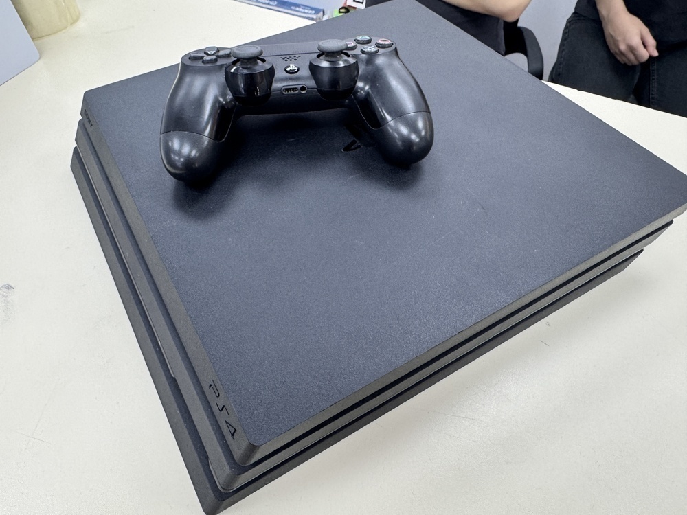 Игровая приставка PlayStation 4 Pro 1Tb