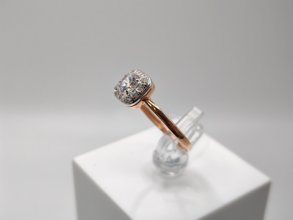 КОЛЬЦО С КАМНЯМИ (Au 585)