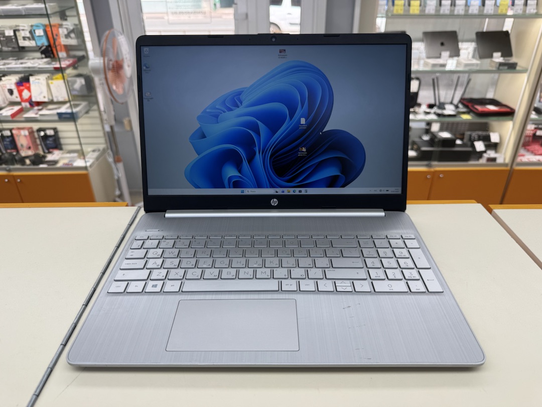 Ноутбук HP; 3-5300U, AMD Graphics, 8 Гб, 256 Гб, Нет