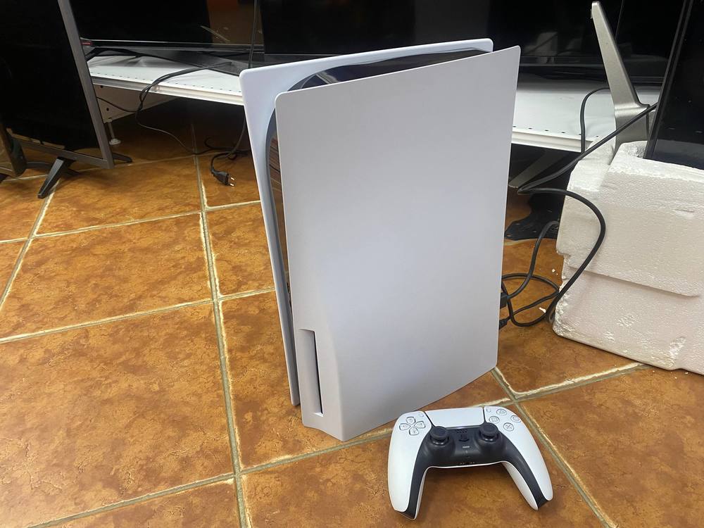 Игровая приставка PlayStation 5 825Gb (С дисководом) Игровая приставка PlayStation 5 825Gb (С дисководом)