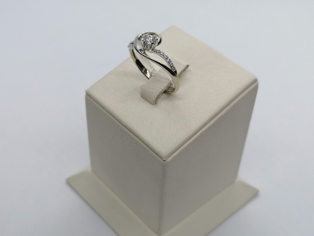 КОЛКМИ585 КОЛЬЦО С КАМНЯМИ (Au 585)