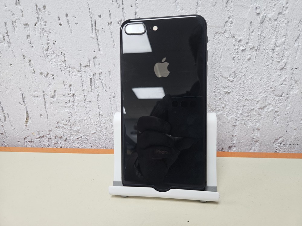 Смартфон Apple iPhone 8 Plus 64Gb