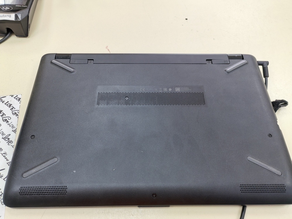 Ноутбук HP 15rb087ur; A9-9420, Radeon R5 series, 4 Гб, Нет