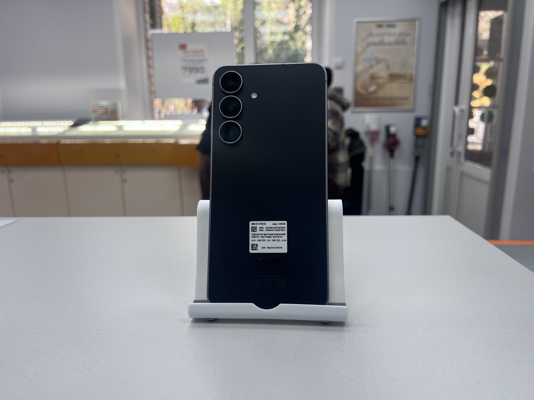 Смартфон Samsung Galaxy S25 FE 8/256
