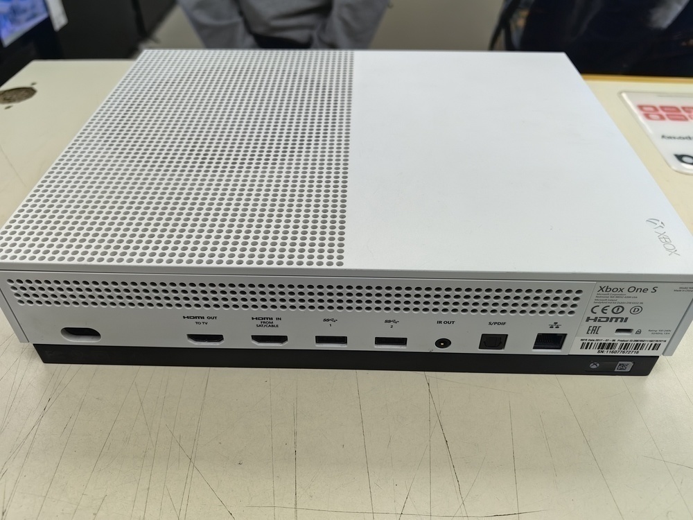 Игровая приставка Xbox One S 500Gb Игровая приставка Xbox One S 500Gb