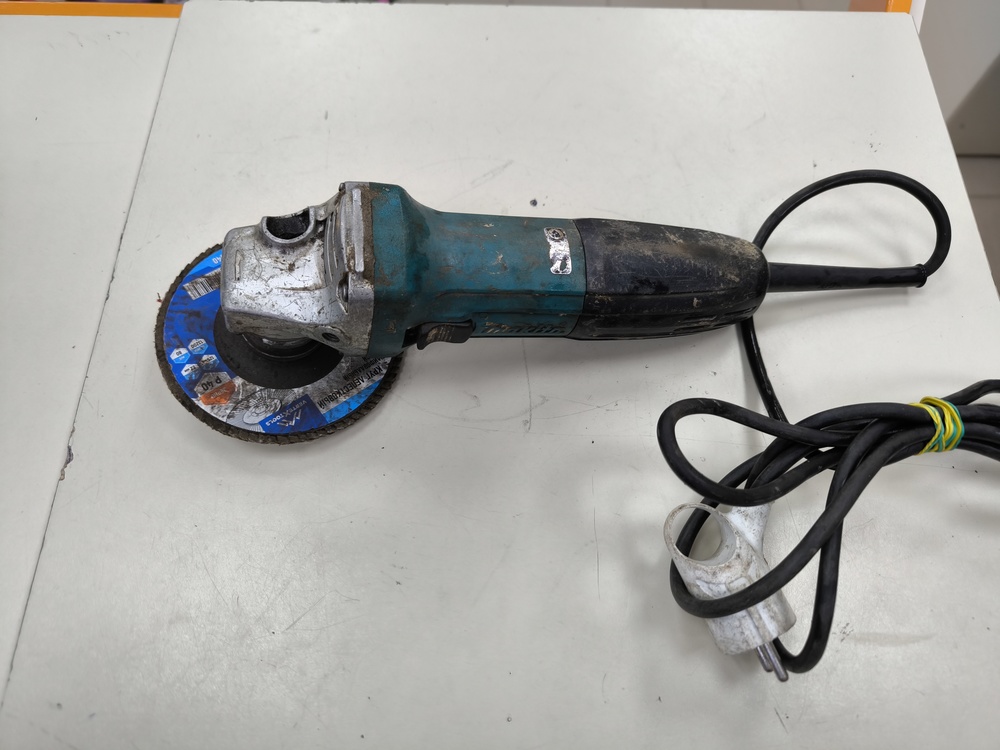 Угловая шлифмашина Makita GA5030