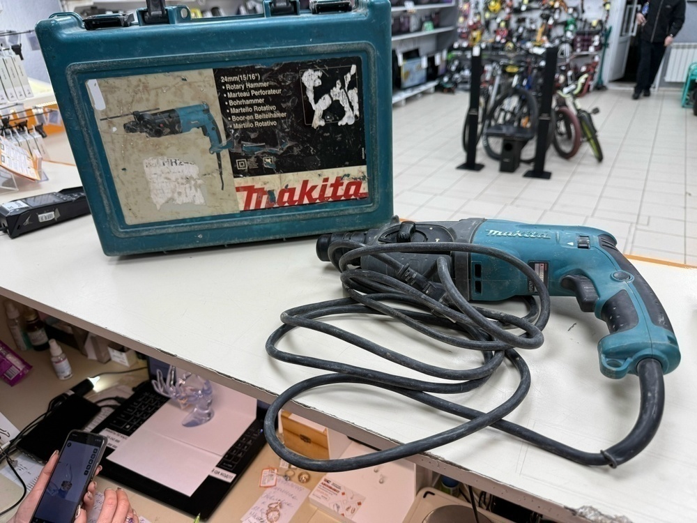Перфоратор Makita HR2470