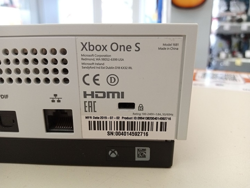 Игровая приставка Xbox One S 1TB Игровая приставка Xbox One S 1TB