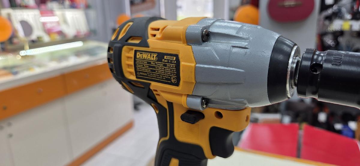 Гайковерт Dewalt 36V