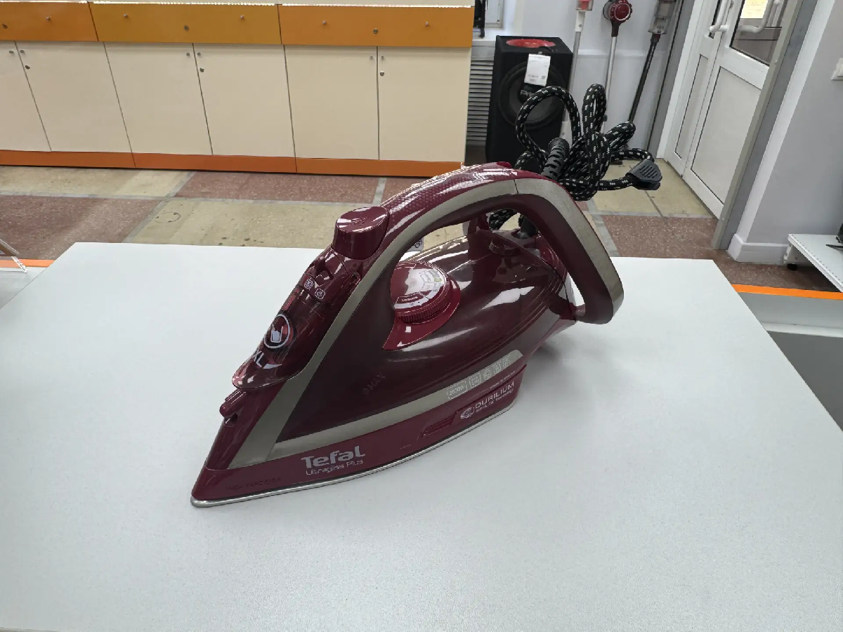 Утюг Tefal Ultragliss Plus FV6820E0
