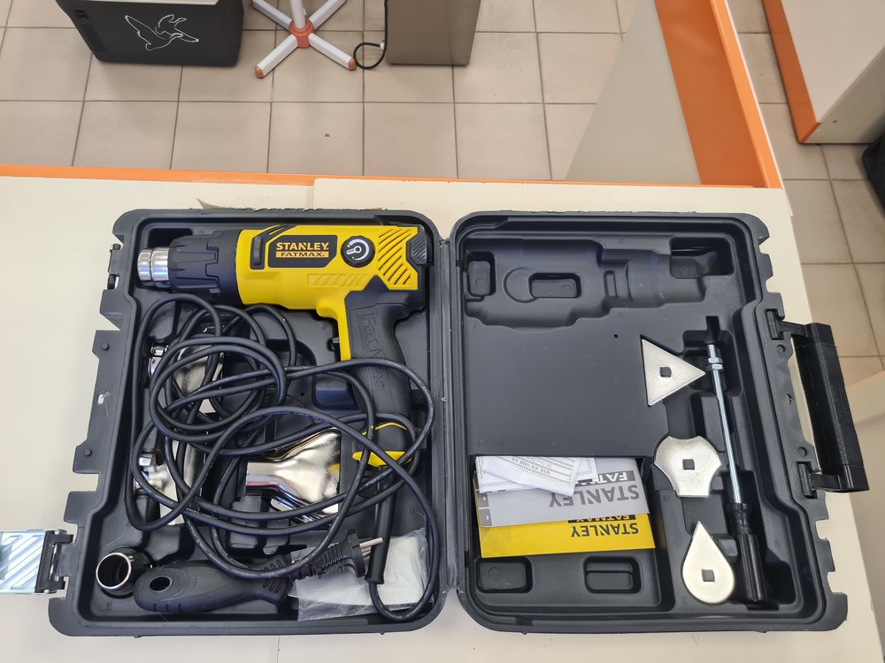 Строительный фен Stanley FME670