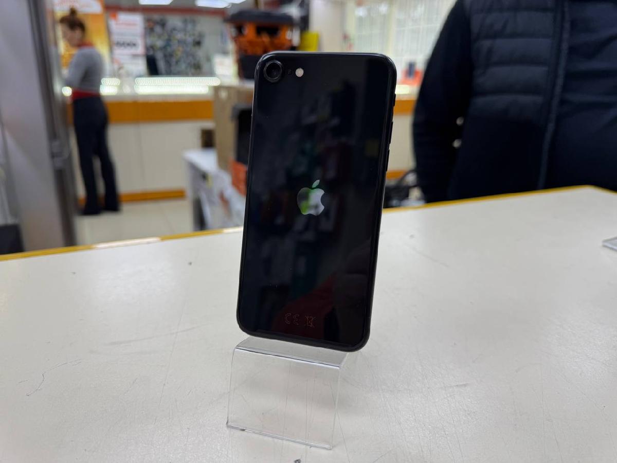 Смартфон Apple iPhone SE 2020 64Gb