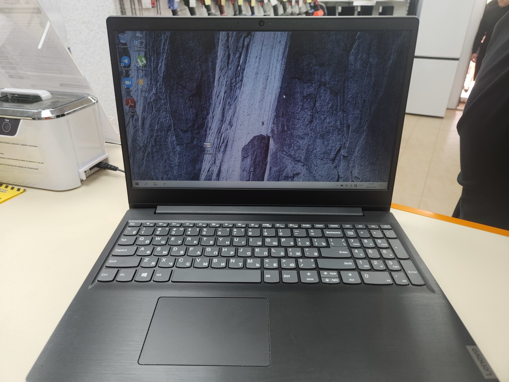 Ноутбук Lenovo; A6-9225, Radeon R4 series, 4 Гб, 240 Гб, Нет