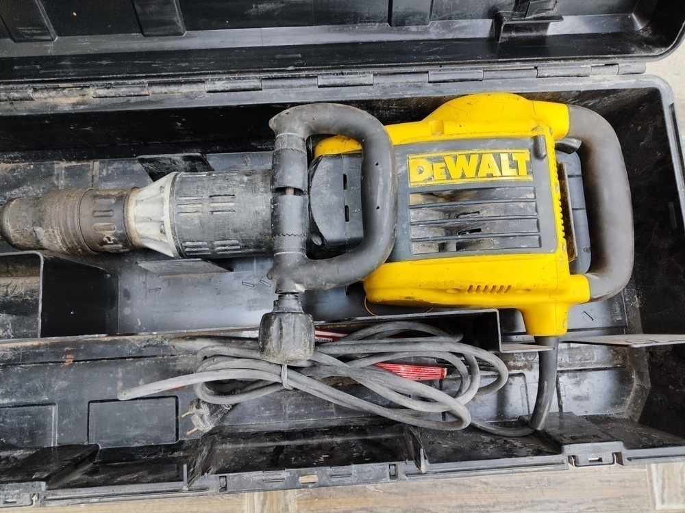 Отбойный молоток Dewalt D25899K