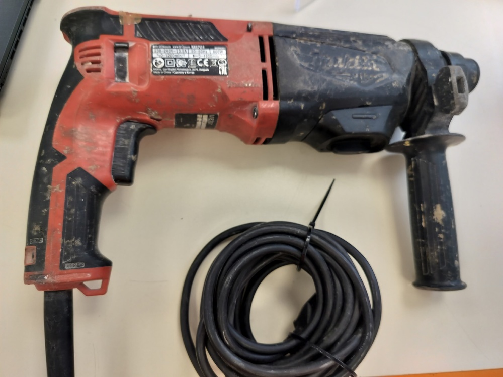 Перфоратор Makita M8701