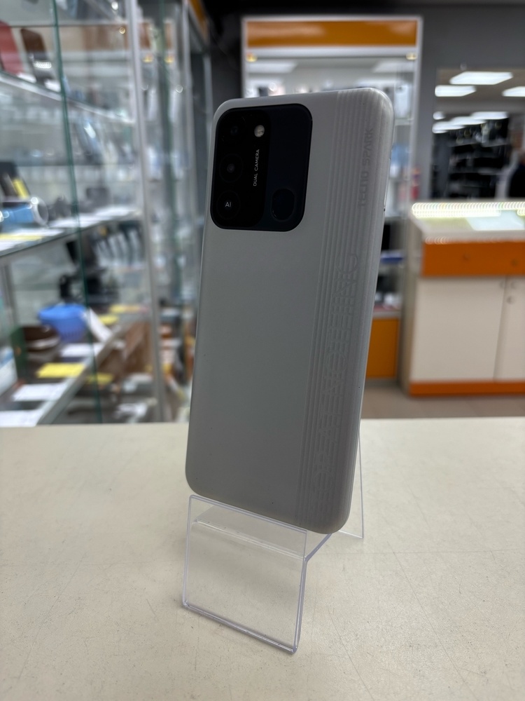 Смартфон Tecno Spark 8C 4/64