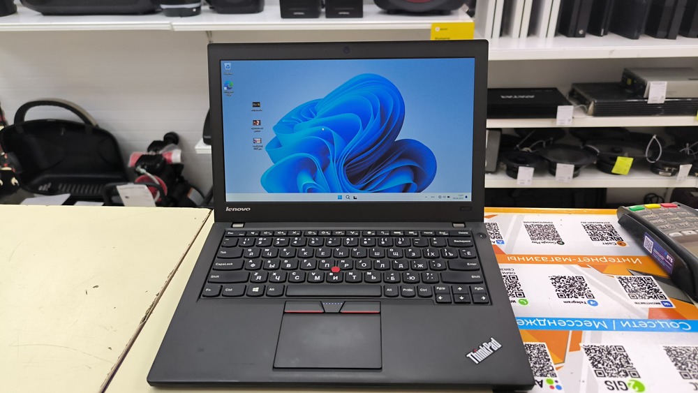 Ноутбук Lenovo; Core i7-5600U, Нет, 8 Гб, 256 Гб, Нет