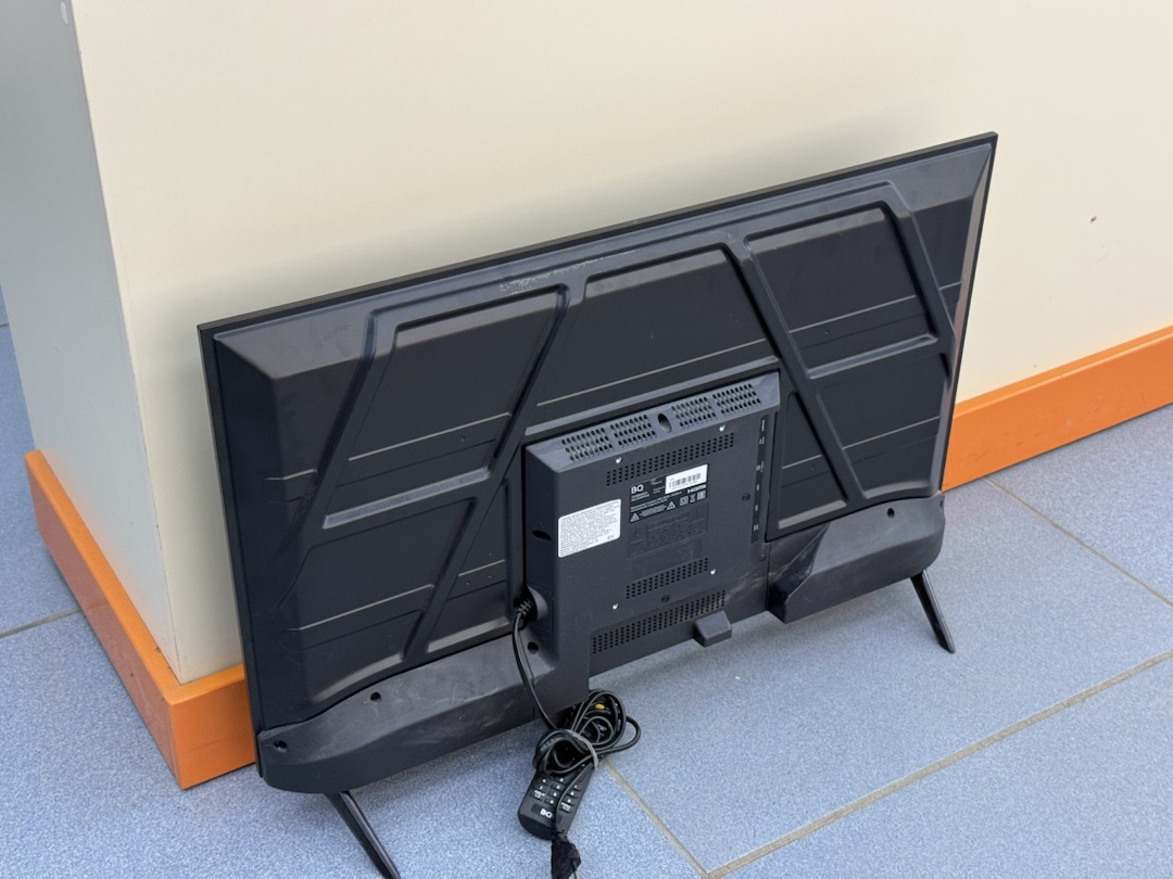 LED Телевизор BQ BQ 32HNF01B