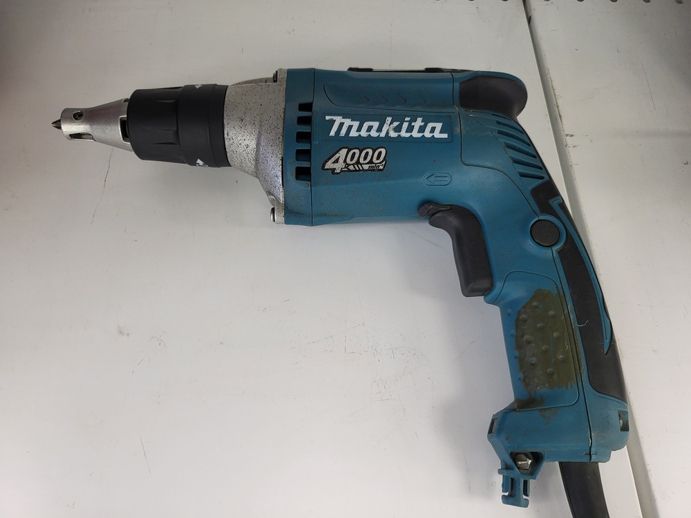 Шуруповерт Makita FS4300