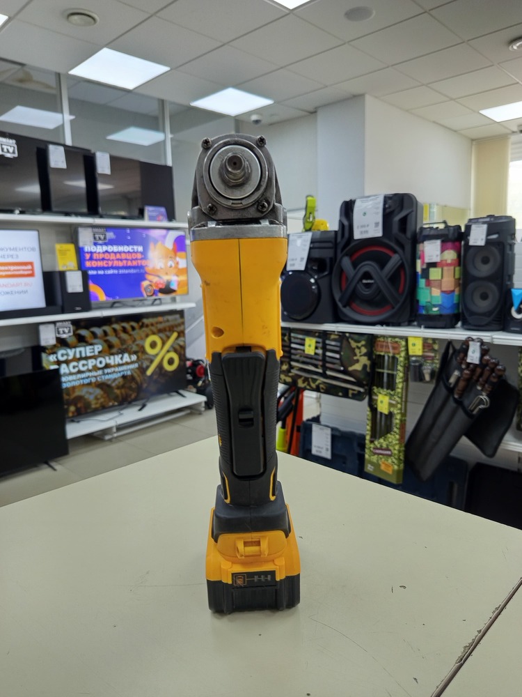 Угловая шлифмашина Dewalt DCG406