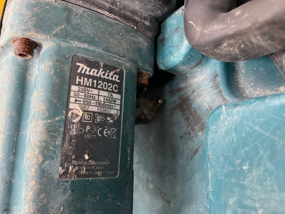 Отбойный молоток Makita HM1202C
