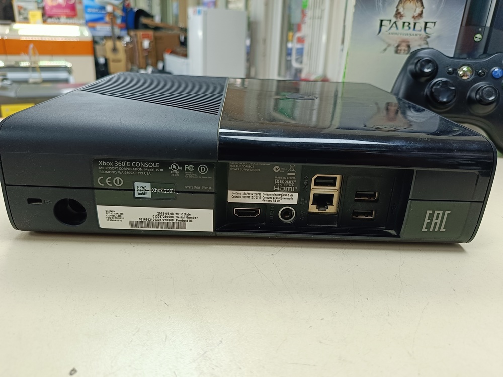 Игровая приставка Xbox 360;
