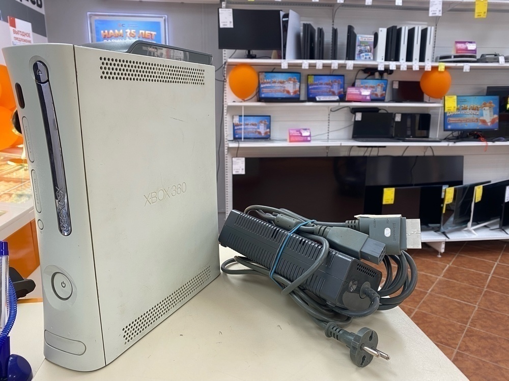 Игровая приставка Xbox 360;