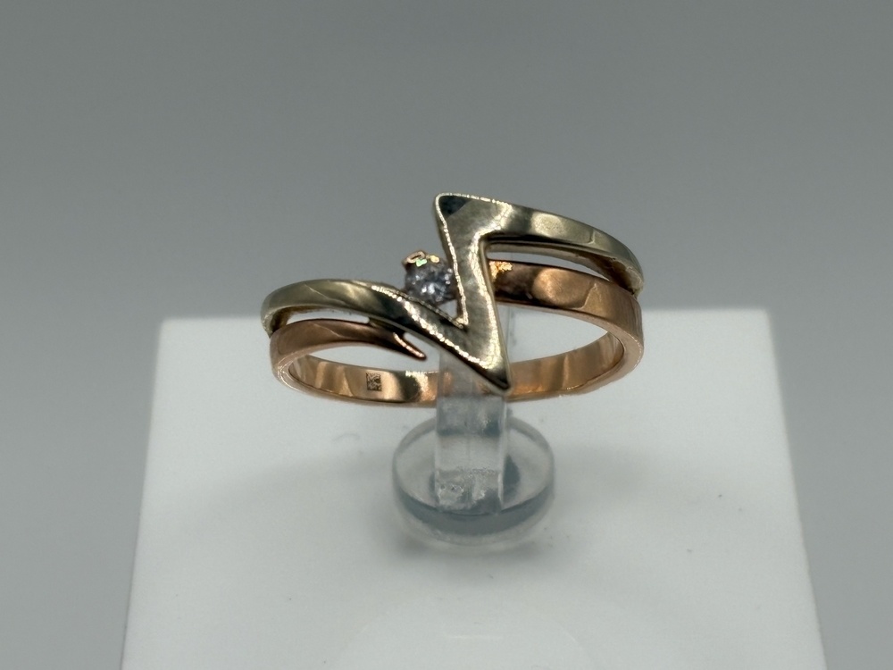 КОЛКМ585 КОЛЬЦО С КАМНЕМ (Au 585)