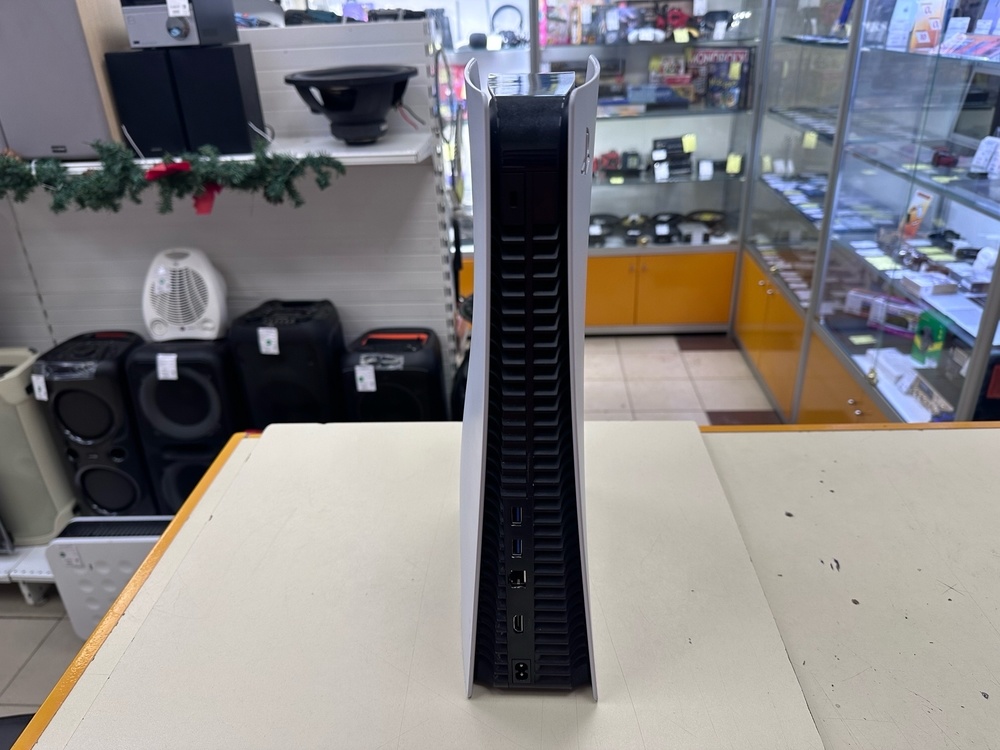 Игровая приставка PlayStation 5 825Gb (С дисководом)