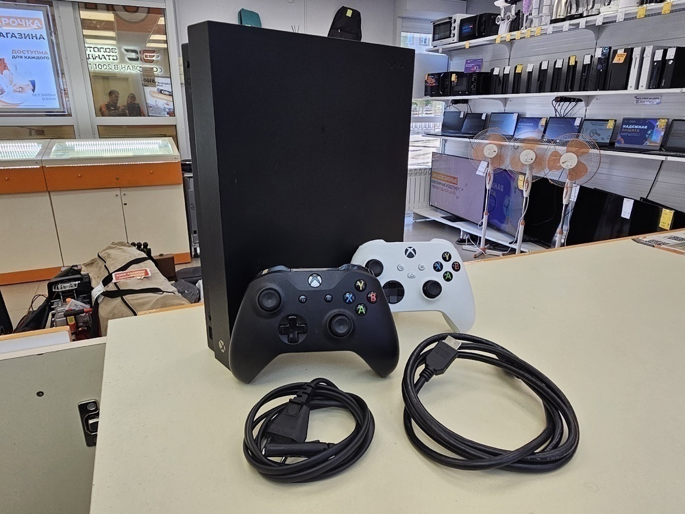 Игровая приставка Xbox One X 1Tb Игровая приставка Xbox One X 1Tb