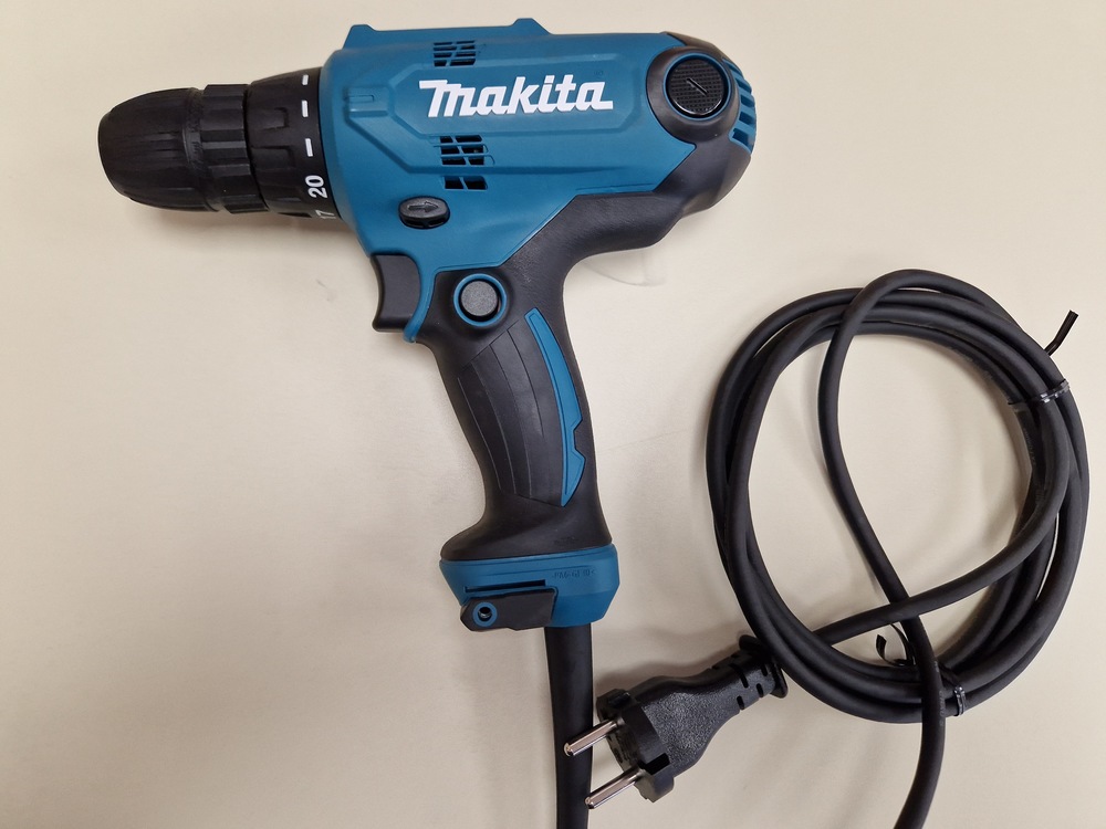 Шуруповерт Makita DF0300