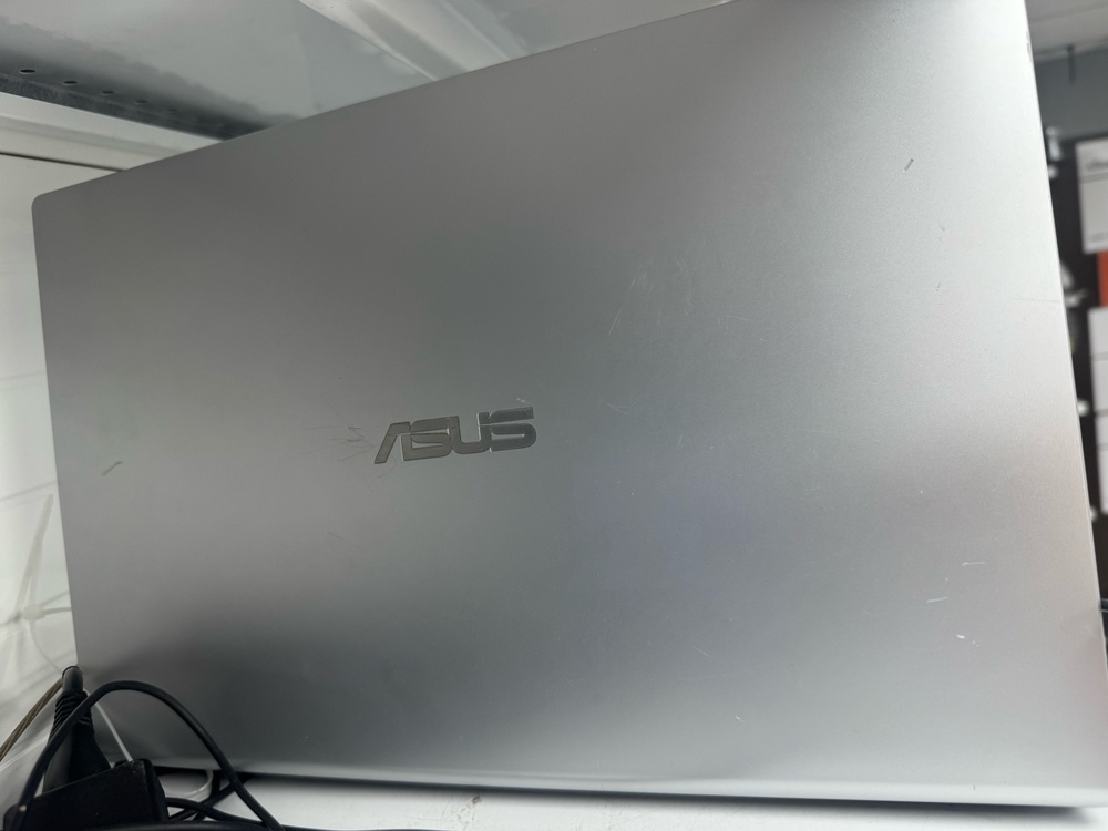 Ноутбук ASUS; Core i5-7200U, Intel UHD Graphics 620, 8 Гб, 250 Гб, Нет