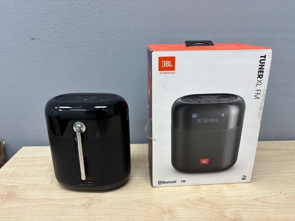 Портативная акустика JBL Tuner XL FM