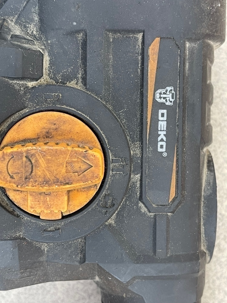 Перфоратор Deko DKH1600W