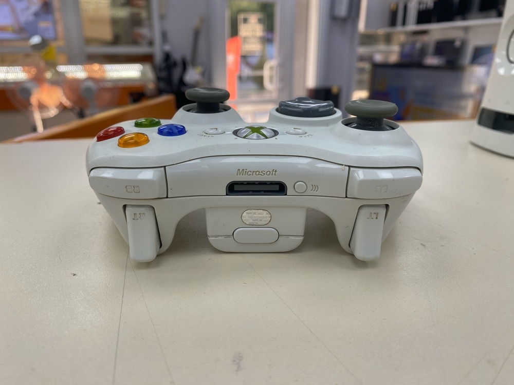 Игровая приставка Xbox 360;