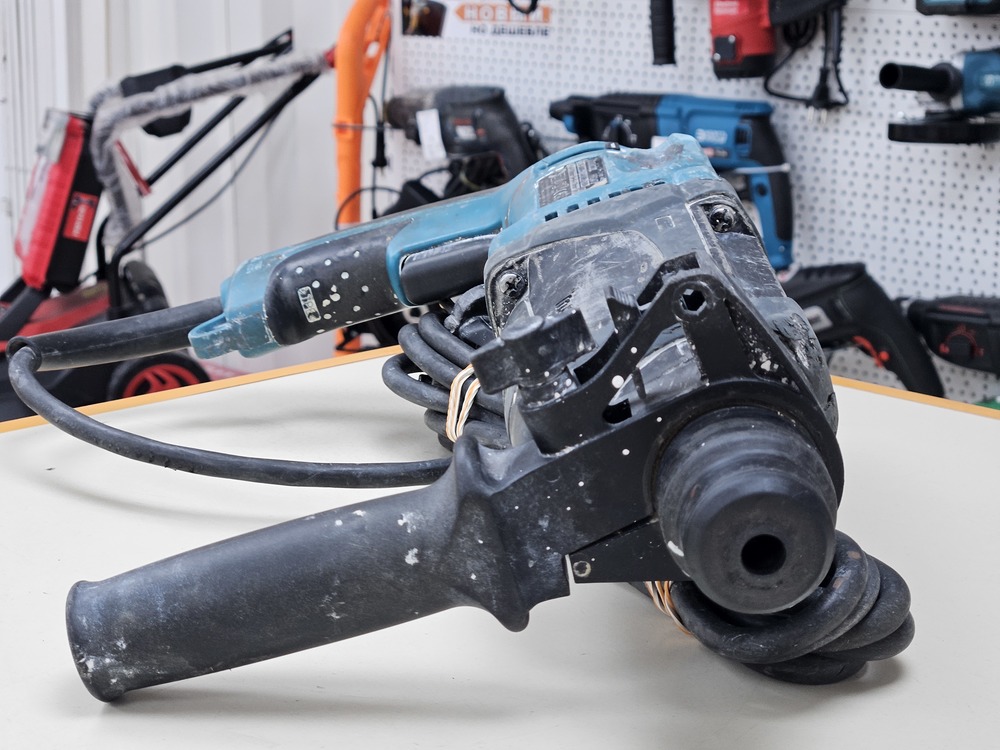 Перфоратор Makita HR2470