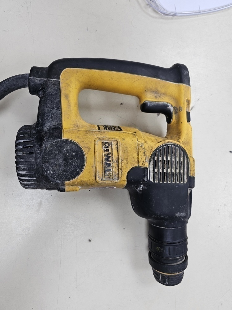 Перфоратор Dewalt D25330-QS